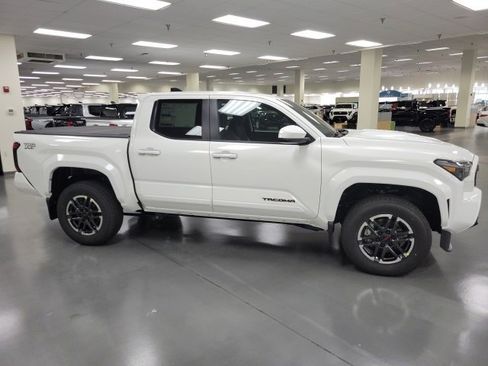 New 2025 Toyota Tacoma TRD Sport image 6