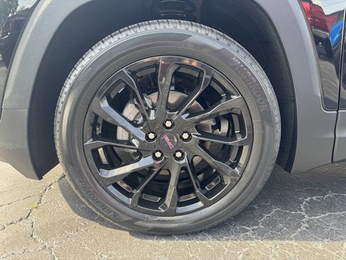 Used 2023 GMC Terrain SLT w/ Tech Package FWD image 13