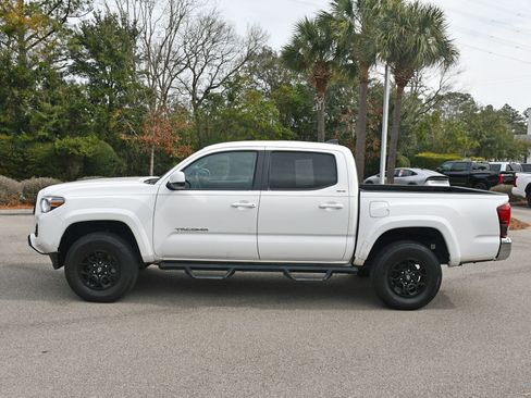 Certified 2022 Toyota Tacoma SR5 image 5