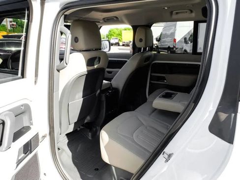 Used 2020 Land Rover Defender 110 SE AWD/4WD image 44