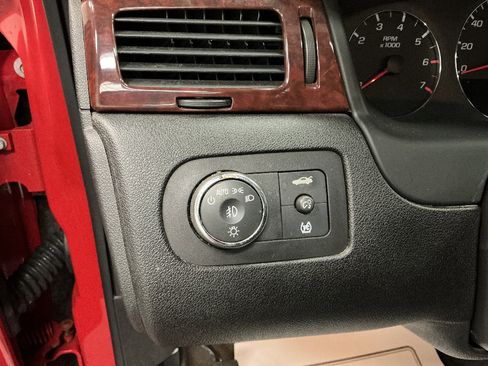 Used 2009 Chevrolet Impala LTZ FWD image 11