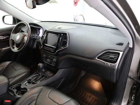 Used 2019 Jeep Cherokee Limited w/ Luxury Group image 13