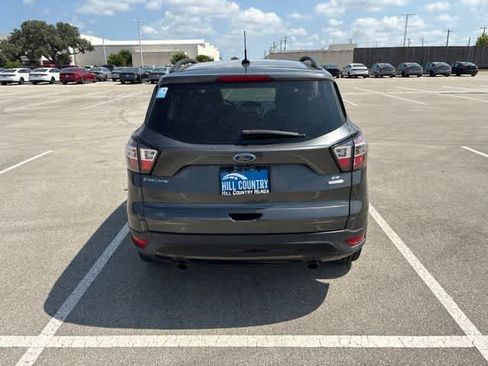 Used 2018 Ford Escape SE w/ SE Sport Appearance Package FWD image 4