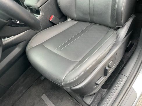 Used 2025 Kia Sorento S image 25