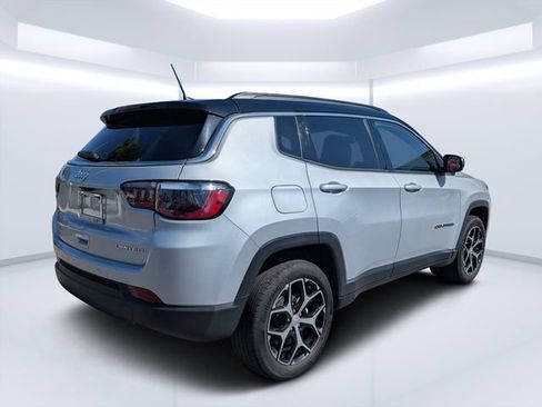 Certified 2024 Jeep Compass Limited AWD/4WD image 3