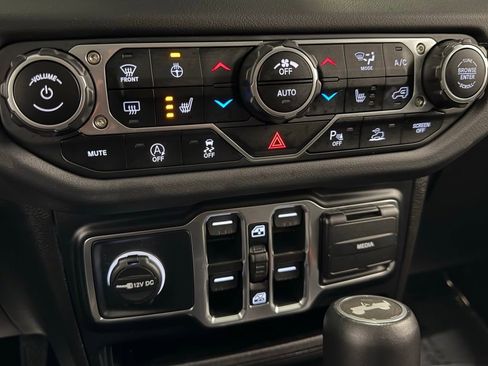 Used 2024 Jeep Wrangler Sahara w/ Technology Group image 31