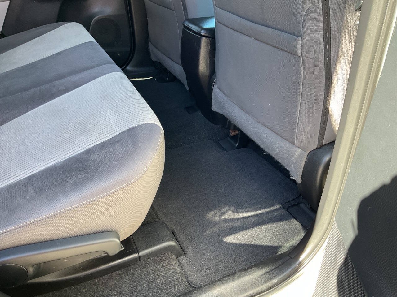 Used 2013 Toyota RAV4 XLE AWD/4WD image 38