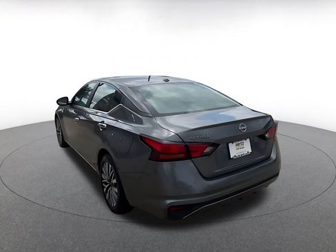 Used 2025 Nissan Altima 2.5 SV FWD image 12