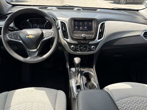 Used 2022 Chevrolet Equinox LS w/ LS Convenience Package FWD image 2