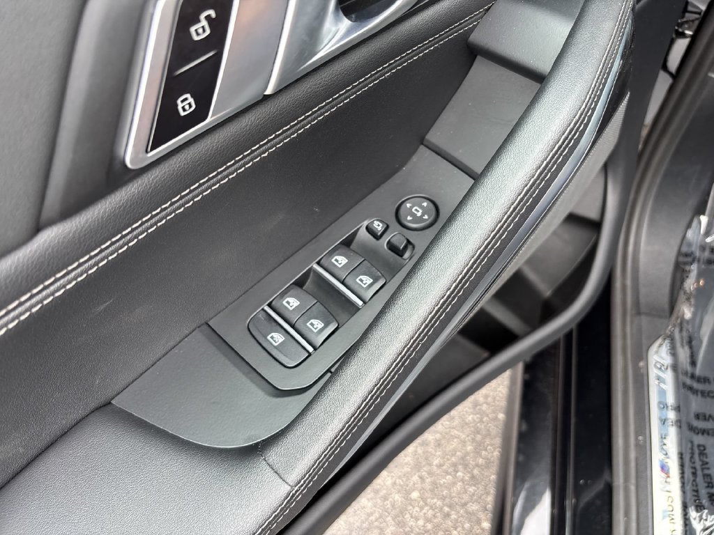 Certified 2025 BMW X6 xDrive40i AWD/4WD image 12