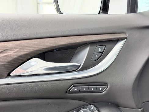 Used 2024 Buick Enclave Avenir AWD/4WD image 9