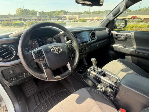 Used 2020 Toyota Tacoma TRD Sport image 8