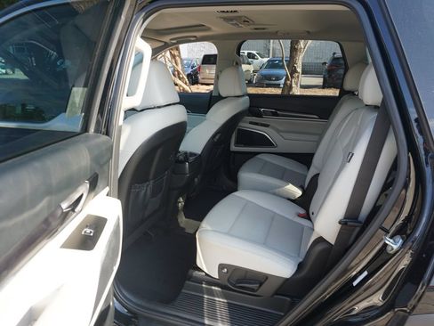 Used 2024 Kia Telluride S w/ S Sunroof Package FWD image 16