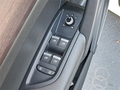 Used 2021 Audi Q5 e Premium Plus w/ Premium Plus Package image 22