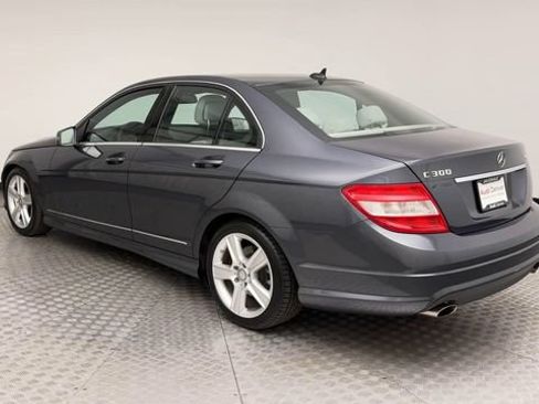 Used 2011 Mercedes-Benz C 300 4MATIC Sedan image 4