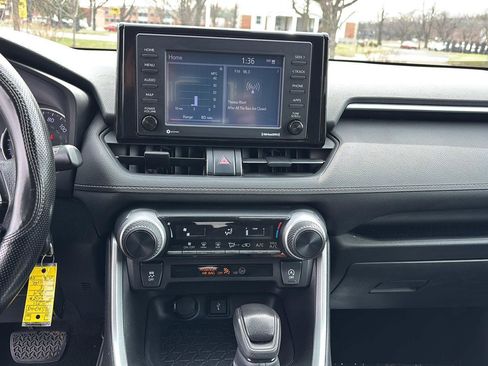 Used 2021 Toyota RAV4 LE image 29