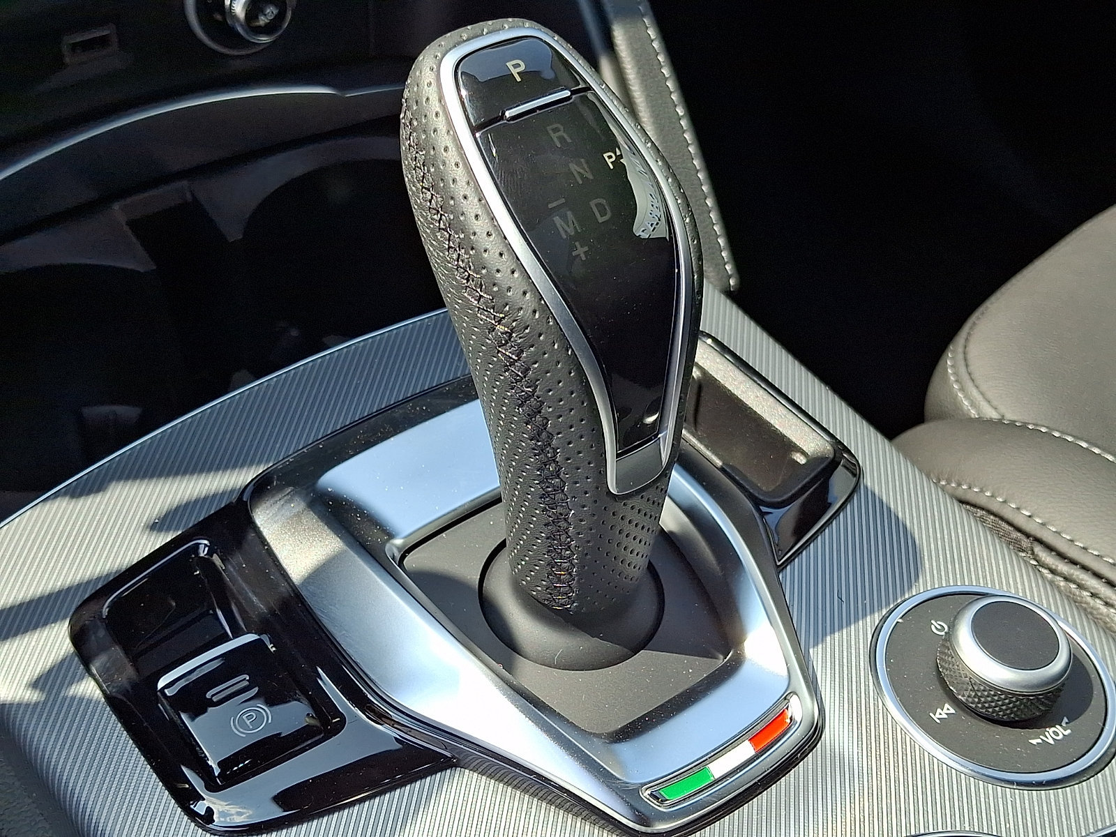 New 2026 Alfa Romeo Stelvio Sprint AWD/4WD image 11