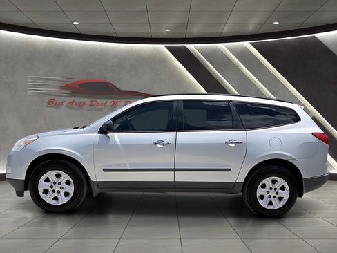 Used 2011 Chevrolet Traverse LS FWD image 7