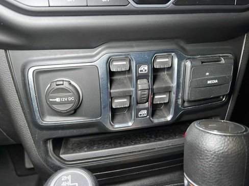 Used 2021 Jeep Wrangler Unlimited Islander image 32