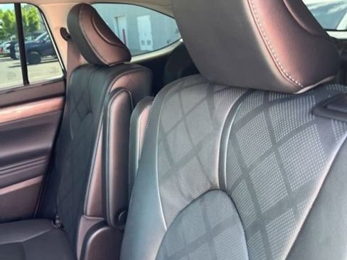 Used 2022 Toyota Highlander Platinum image 10