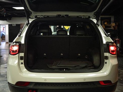 Used 2025 Jeep Compass Trailhawk AWD/4WD image 7