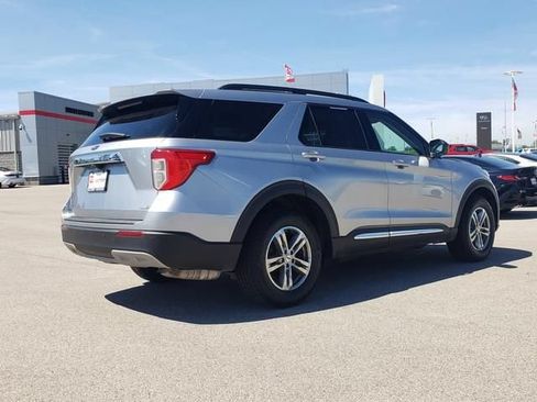 Used 2020 Ford Explorer XLT w/ Equipment Group 202A AWD/4WD image 5