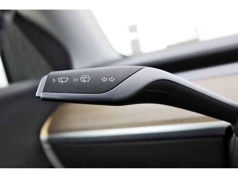 Used 2022 Tesla Model Y Performance AWD/4WD image 16