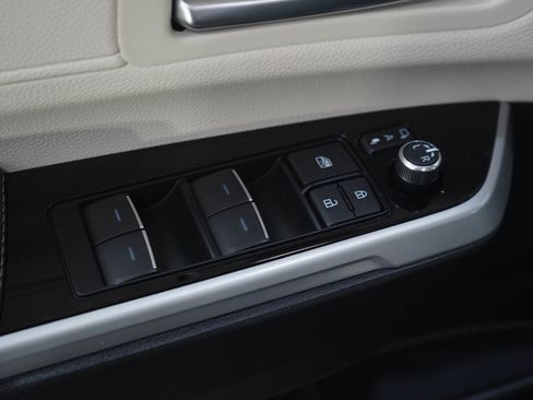 Used 2026 Toyota Sienna Platinum AWD/4WD image 24