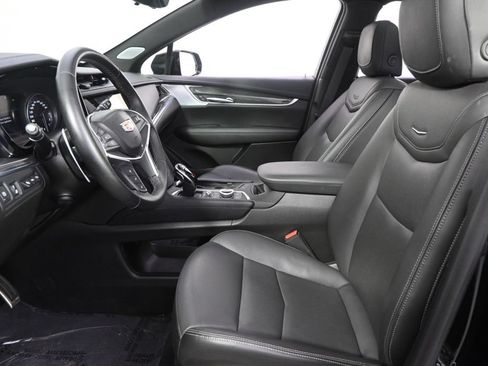 Certified 2025 Cadillac XT5 Sportv w/ Technology Package AWD/4WD image 13