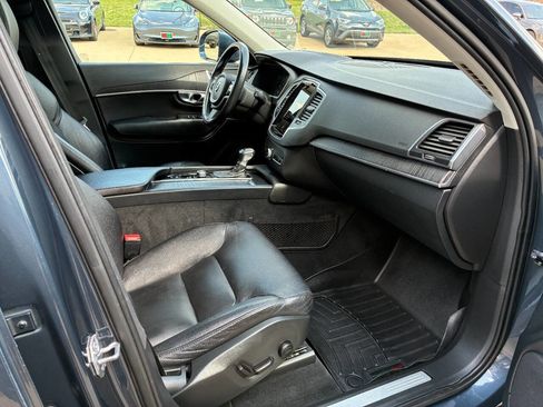 Used 2020 Volvo XC90 T6 Momentum image 21
