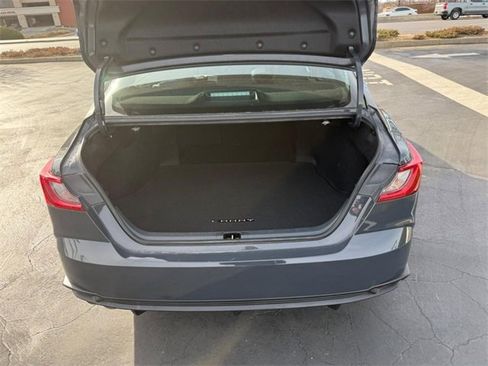 Used 2025 Toyota Camry SE image 6