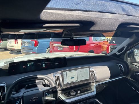 Used 2025 Ford Expedition Tremor AWD/4WD image 3