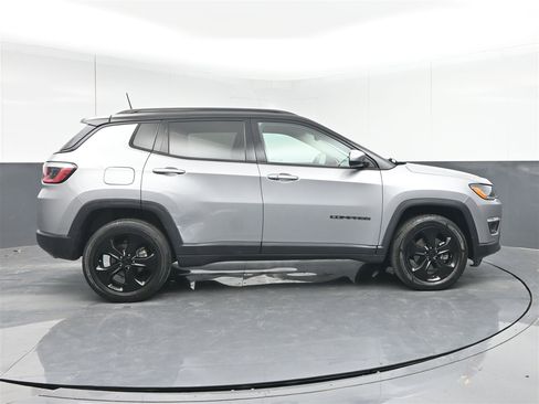 Used 2018 Jeep Compass Latitude w/ Popular Equipment Group image 4