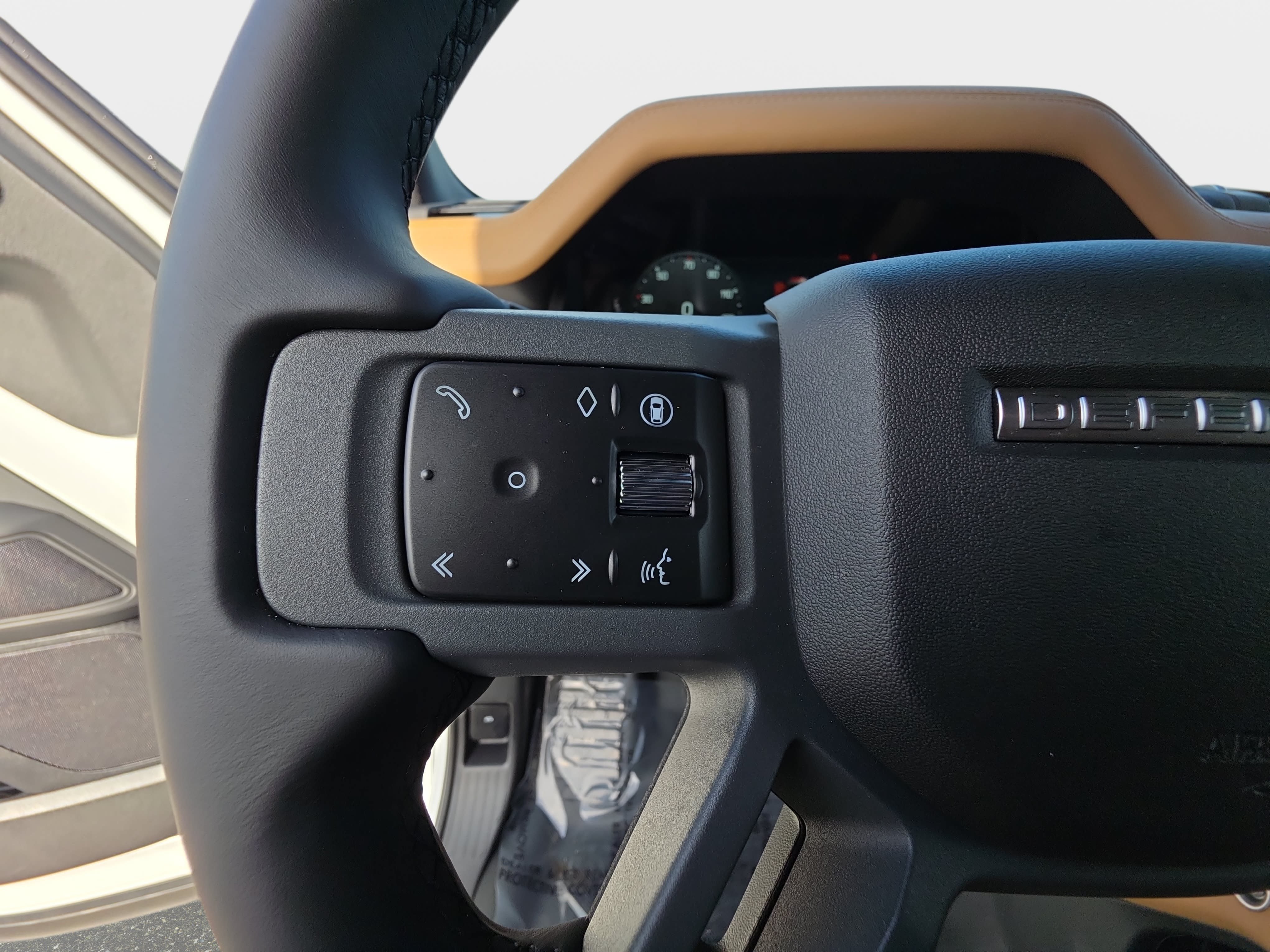New 2026 Land Rover Defender 130 X-Dynamic SE AWD/4WD image 17