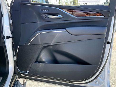 Used 2021 Cadillac Escalade Premium Luxury RWD image 21