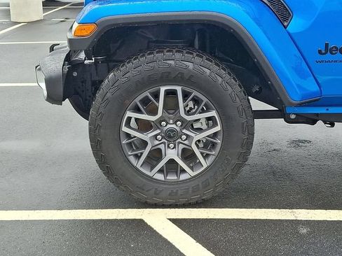 Used 2025 Jeep Wrangler Unlimited Sahara AWD/4WD image 8