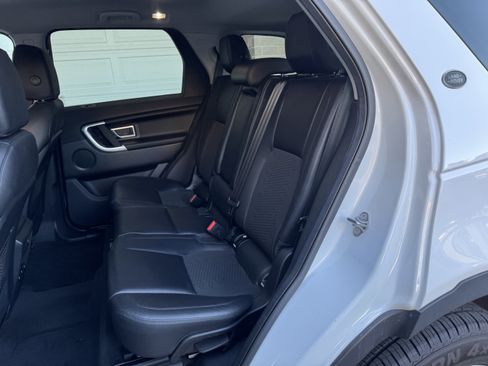 Used 2017 Land Rover Discovery Sport SE image 30