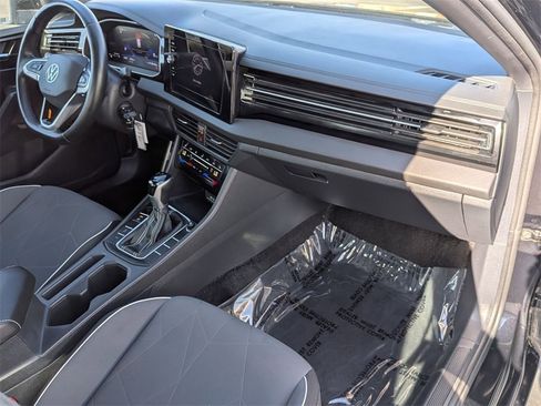 Used 2025 Volkswagen Jetta Sport image 31