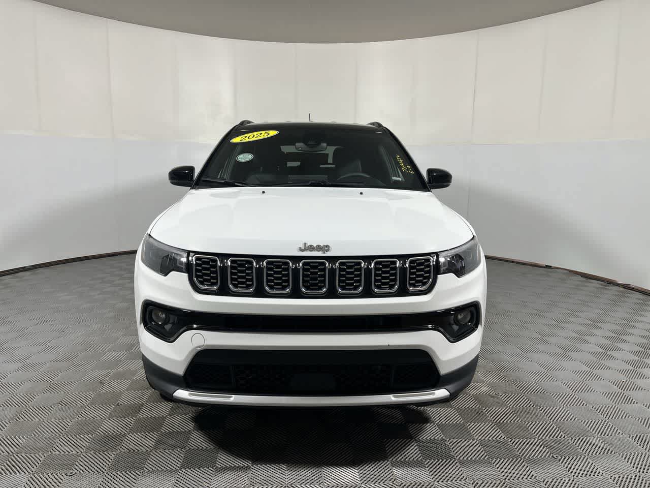 Used 2025 Jeep Compass Limited AWD/4WD image 3