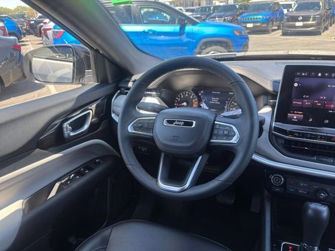 Used 2025 Jeep Compass Limited AWD/4WD image 35
