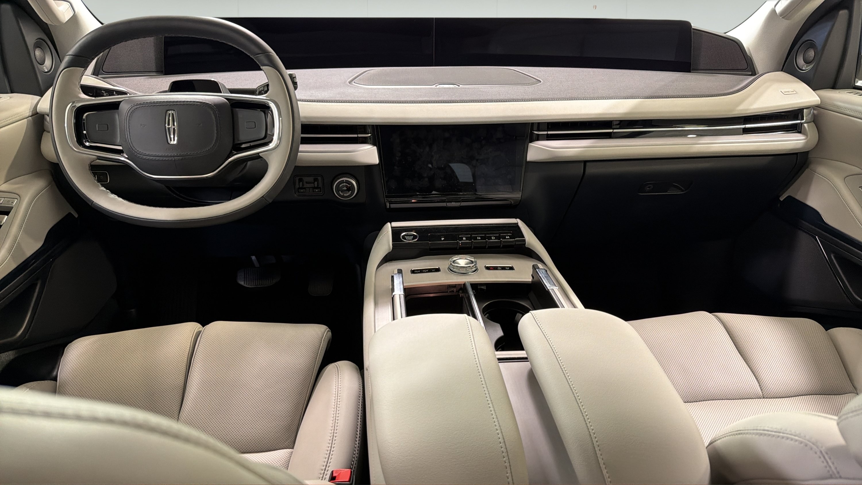 Used 2026 Lincoln Navigator Premiere AWD/4WD image 24
