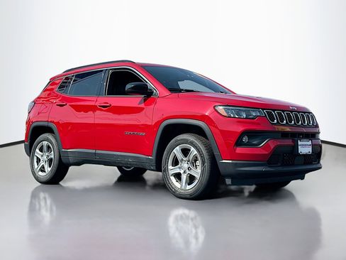 Used 2024 Jeep Compass Latitude image 1