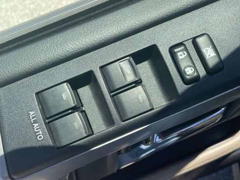 Used 2017 Toyota 4Runner SR5 Premium RWD image 16