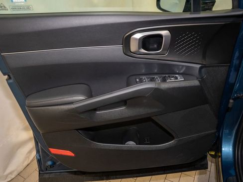 Certified 2025 Kia Sorento EX image 12