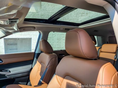 New 2025 Nissan Pathfinder Platinum w/ Cargo Package image 9