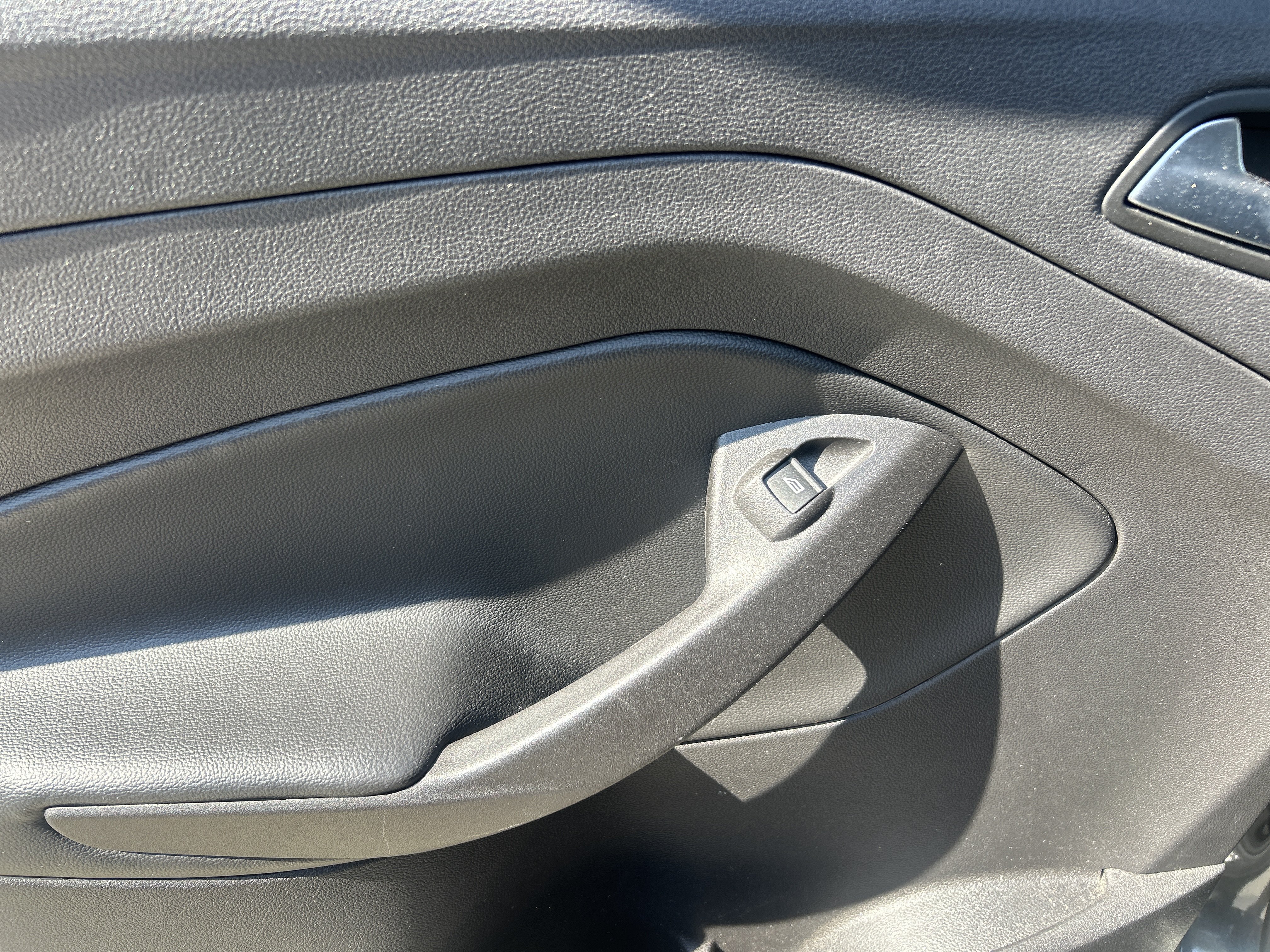 Used 2018 Ford Escape SE FWD image 30