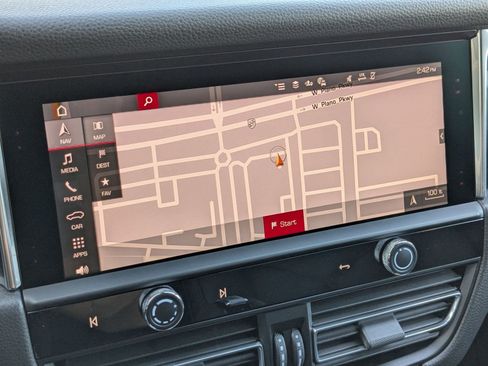 New 2026 Porsche Macan image 18