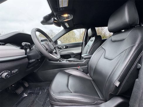 Used 2024 Jeep Compass Limited image 13