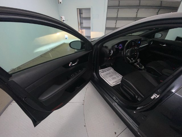 Used 2023 Kia Forte GT-Line FWD image 11
