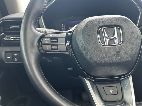 Used 2025 Honda Pilot Elite image 18
